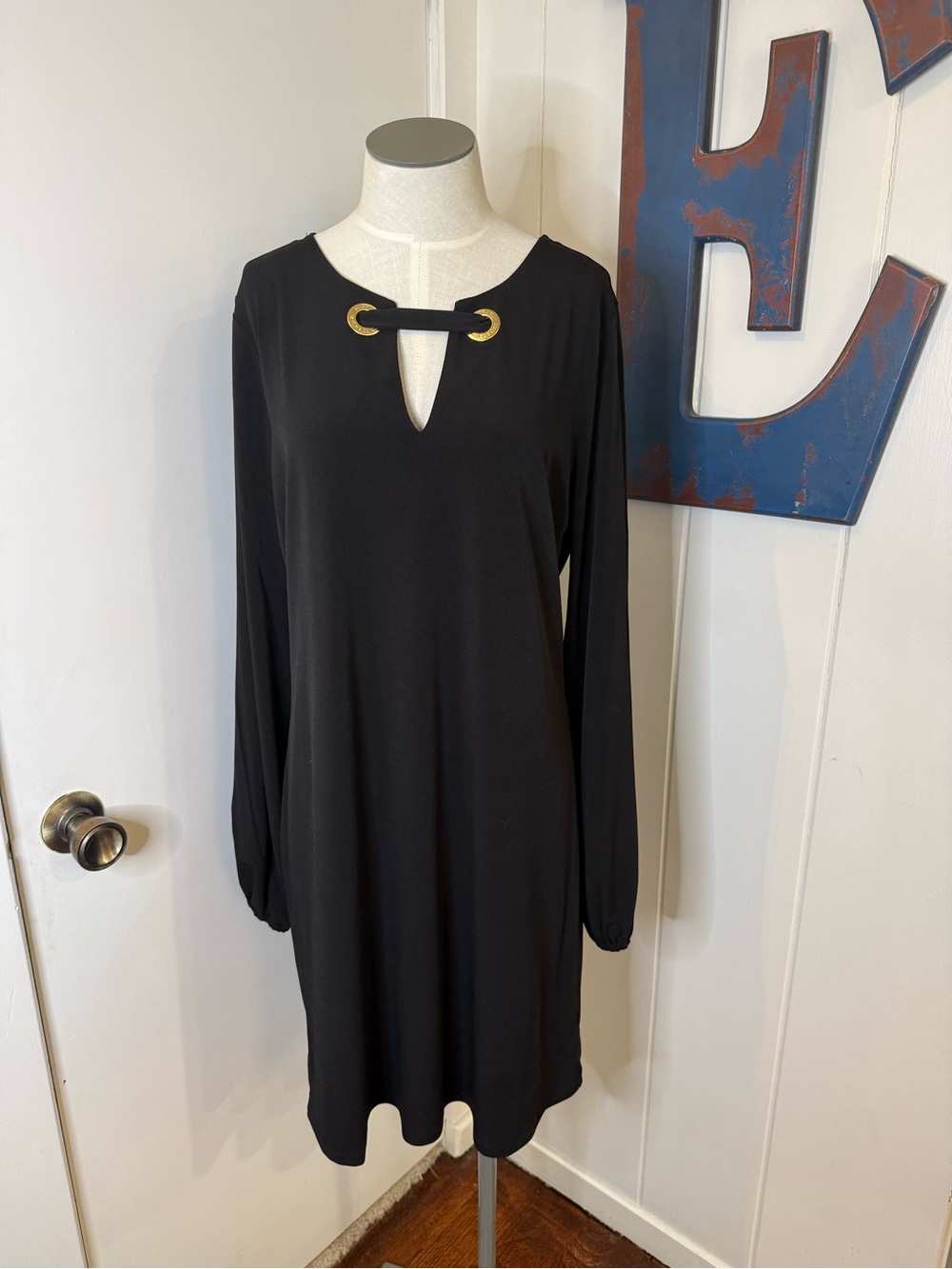 Micheal Kors Black Long-Sleeve Shift Dress with Gold Accent midi SZ L